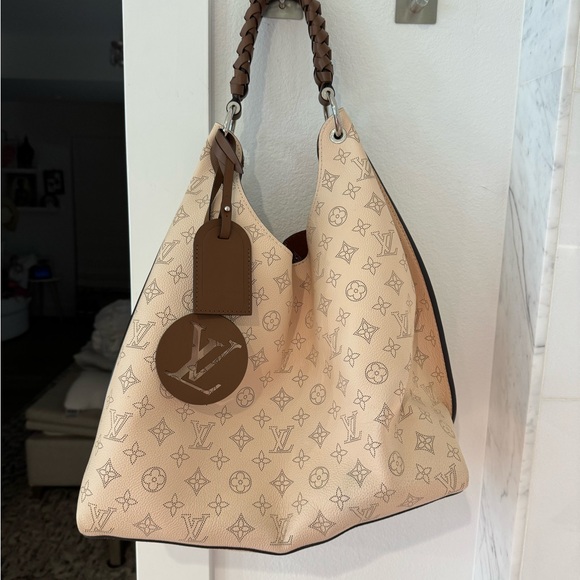Louis Vuitton Handbags - Louis Vuitton Cream and Brown Women's Bag